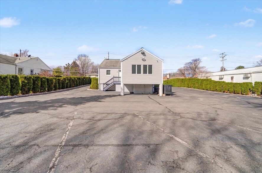 More Photos Of 75 Ramapo Rd, Garnerville Office For Lease