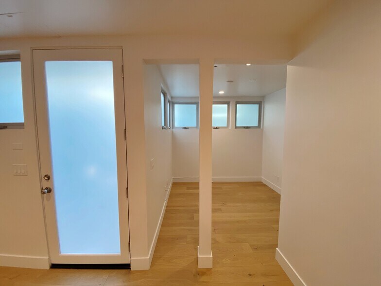 More Photos Of 217-219 Manhattan Beach Blvd, Manhattan Beach Storefront Retail Office For Lease