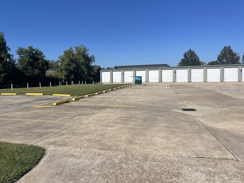 More Photos Of 13847 Coursey Blvd, Baton Rouge Freestanding For Lease