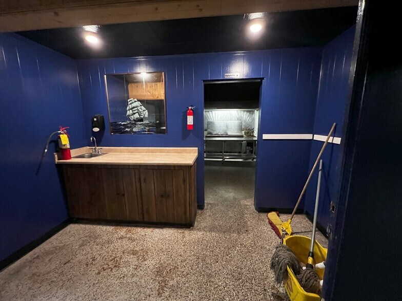 More Photos Of 1604 W State St, Bristol General Retail For Sale