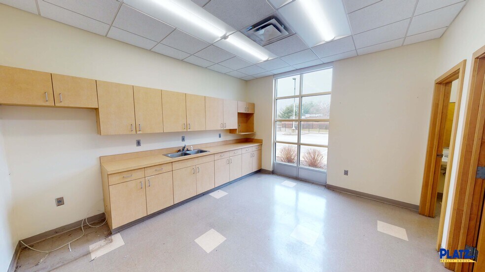 More Photos Of 3960 South Ave, Youngstown Bank For Sale