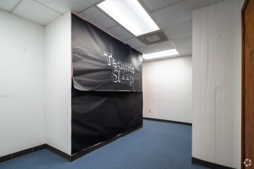 More Photos Of 6323 Sovereign Dr, San Antonio Office For Sale