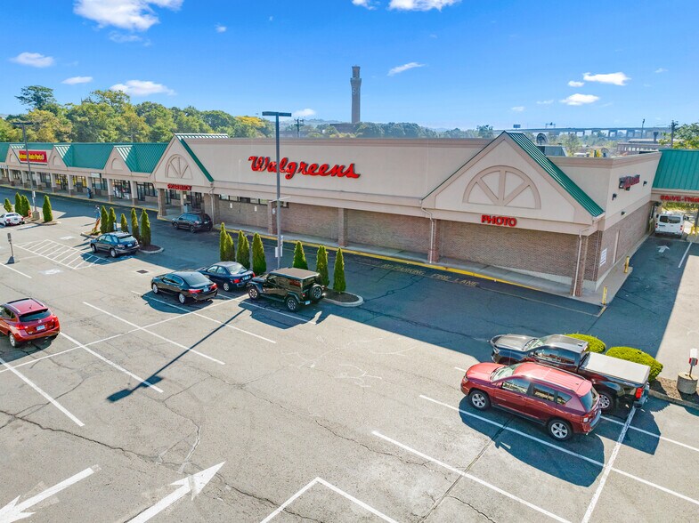 More Photos Of 649 W Main St, Waterbury Freestanding For Sale