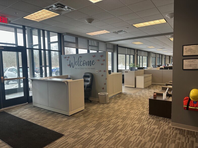 More Photos Of 555 Riverwalk Pky, Tonawanda Distribution For Lease