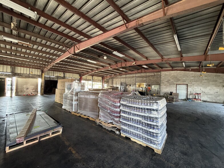 More Photos Of 2026 W Malone Ave, San Antonio Warehouse For Sale
