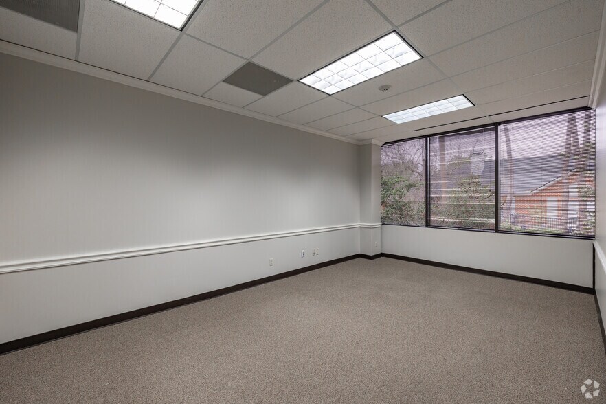 More Photos Of 2500 Fondren Rd, Houston Unknown For Lease