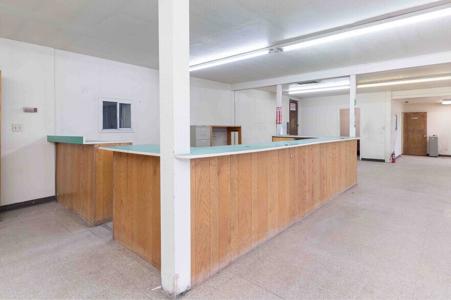 More Photos Of 7212 E Main St, Farmington Warehouse For Sale