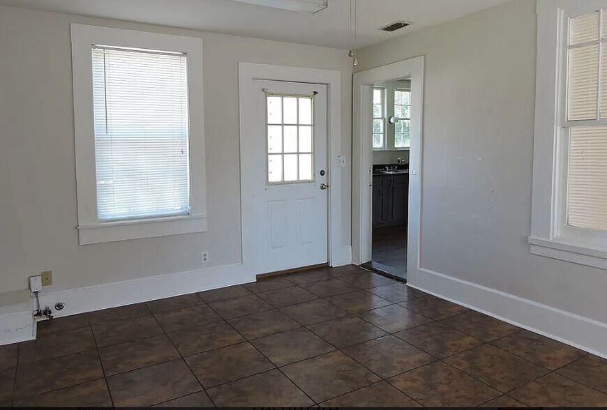 More Photos Of 2218 Mahan Dr, Tallahassee Office Residential For Sale