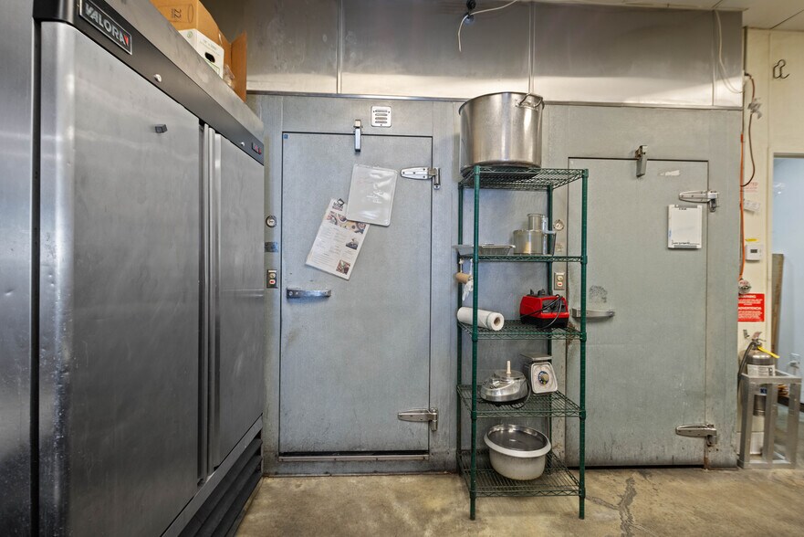 More Photos Of 8266 Firestone Blvd, Downey Restaurant For Lease