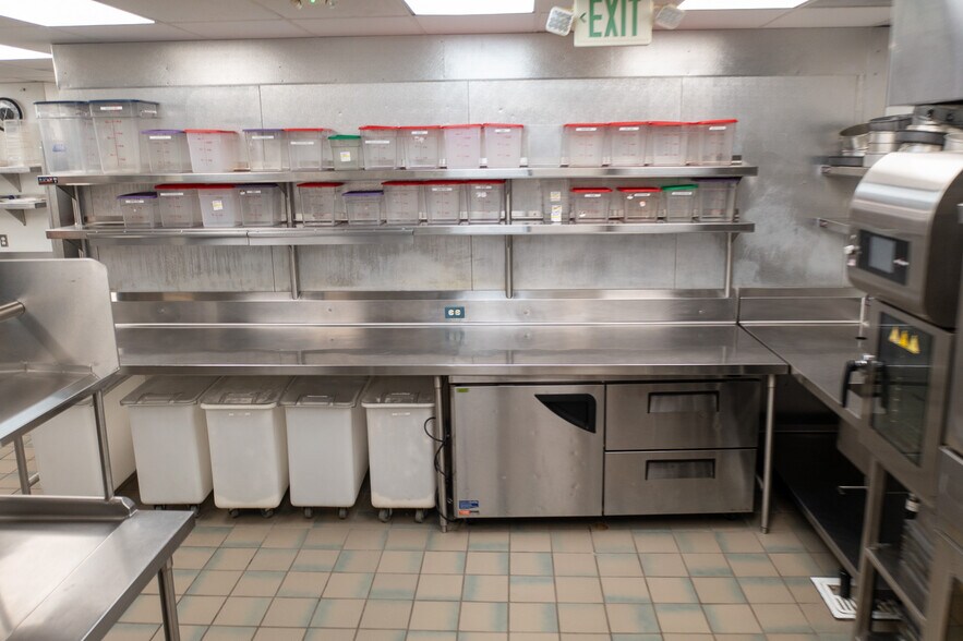 More Photos Of 74225 Highway 111, Palm Desert Restaurant For Lease