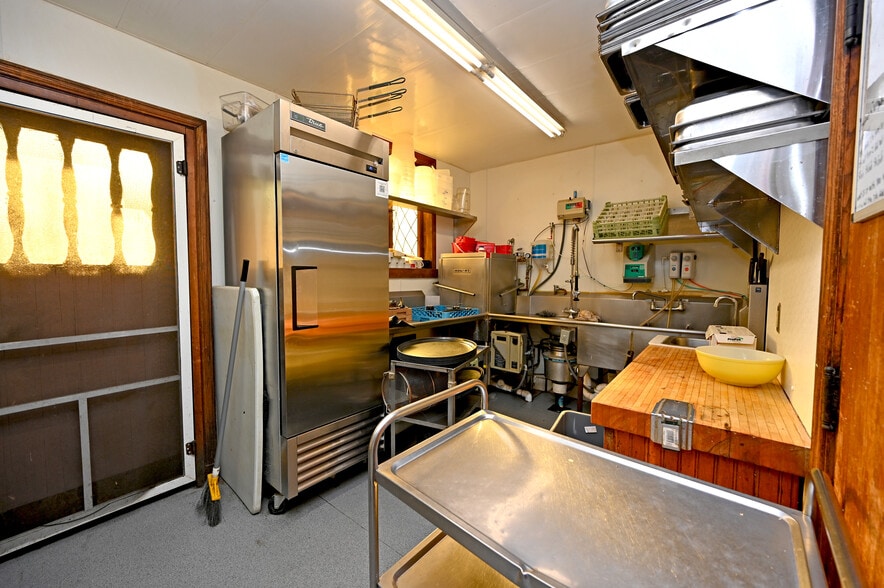 More Photos Of 200 N 2nd St, Watertown Restaurant For Sale