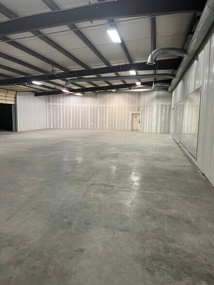 More Photos Of 10100 Hicks Field Rd, Fort Worth Warehouse For Sale