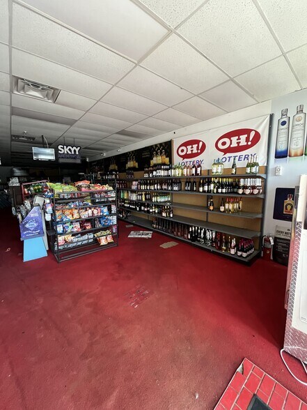 More Photos Of 10970-10980 Hamilton Ave, Cincinnati Storefront Retail Office For Lease