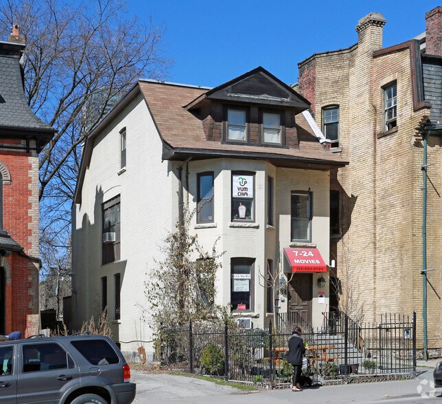 More Photos Of 584 Church St, Toronto Storefront For Lease