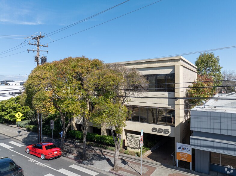 More Photos Of 695 Oak Grove Ave, Menlo Park Medical For Sale
