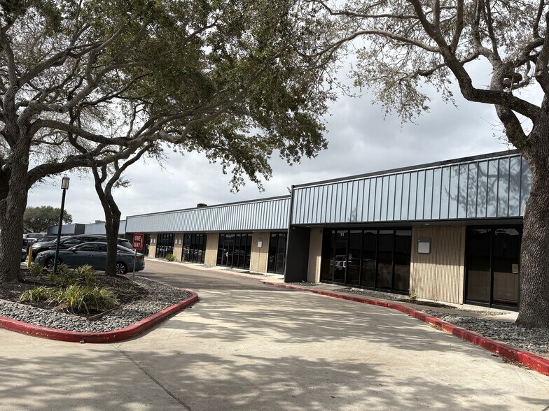 More Photos Of 4455 South Padre Island Dr, Corpus Christi Office For Lease