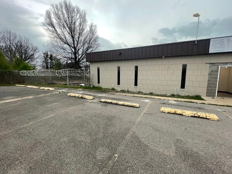 More Photos Of 6901 W Okmulgee Ln, Muskogee Warehouse For Sale