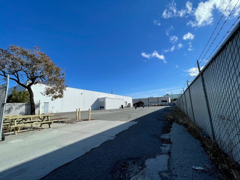 More Photos Of 865 Hinckley Rd, Burlingame Warehouse For Lease