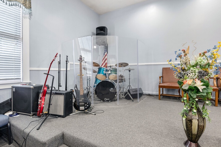 More Photos Of 1 C St, Framingham Religious Facility For Sale