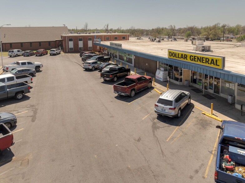 More Photos Of 4501-4609 S May Ave, Oklahoma City General Retail For Lease