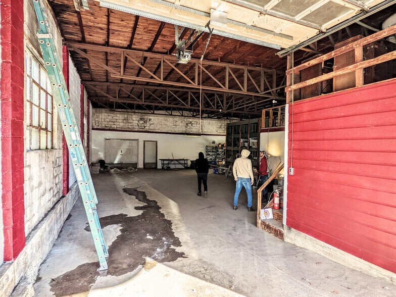 More Photos Of 2706 W 11th St, Little Rock Light Manufacturing For Sale