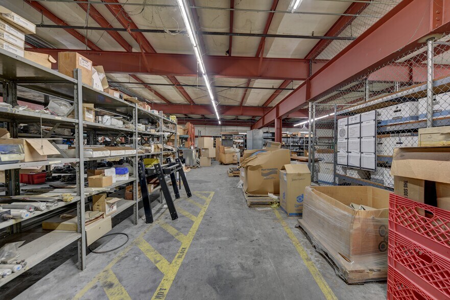 More Photos Of 1901 Longwood Dr, Brenham Manufacturing For Sale