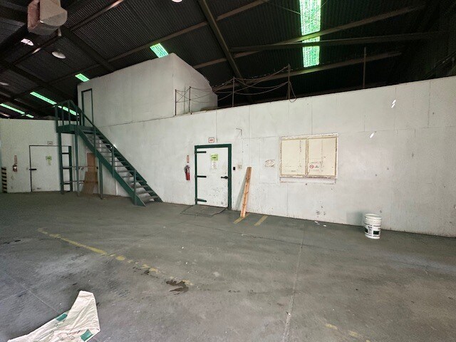 More Photos Of 220 E Commercial Ave, El Centro Manufacturing For Lease