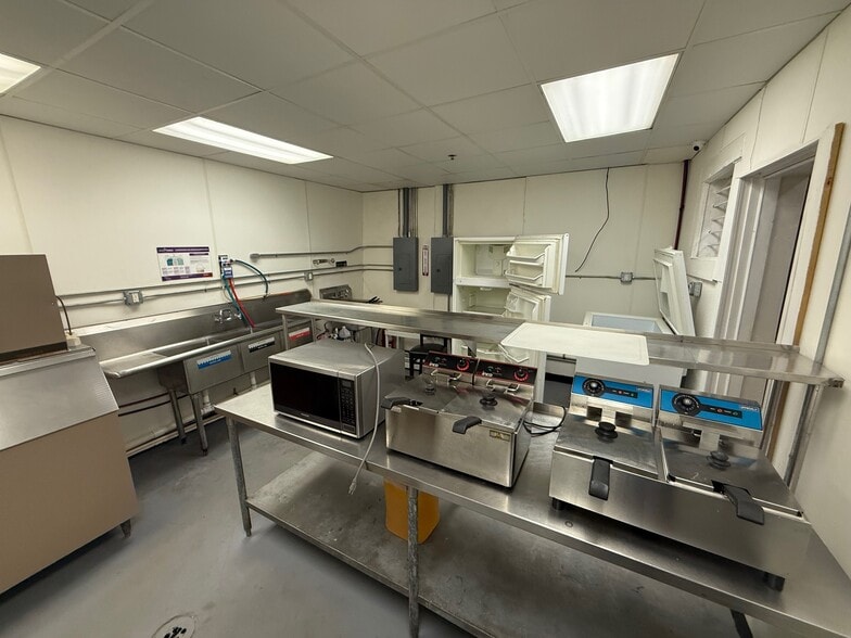 More Photos Of 11186 AL Highway 51, Opelika Storefront For Sale