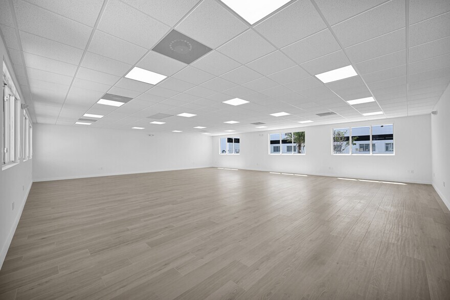 More Photos Of 210 NE 68th St, Miami Warehouse For Sale