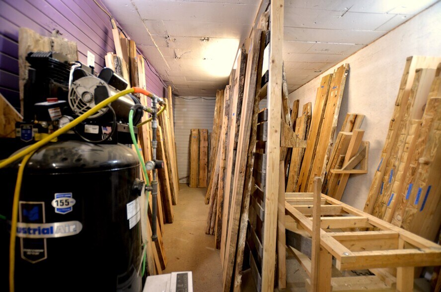 More Photos Of 514 Railroad Ave, Viroqua Manufacturing For Sale