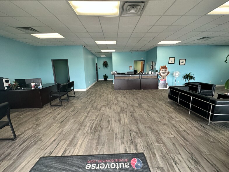 More Photos Of 617 S James Campbell Blvd, Columbia Auto Dealership For Lease