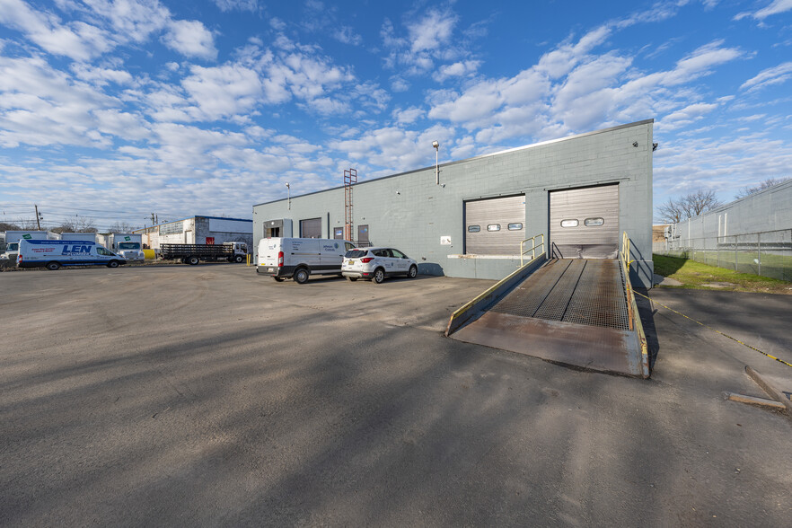 More Photos Of 380 North St, Teterboro Flex For Lease