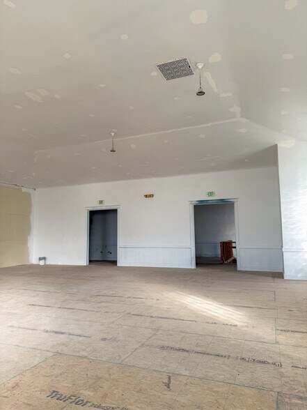 More Photos Of 15 E Iowa Ave, Denver Storefront For Lease