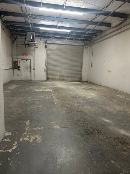 More Photos Of 28631 N Diesel Dr, Bonita Springs Light Manufacturing For Lease