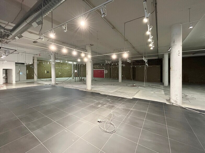 More Photos Of 2150-2152 Douglas Rd, Burnaby Flex For Lease