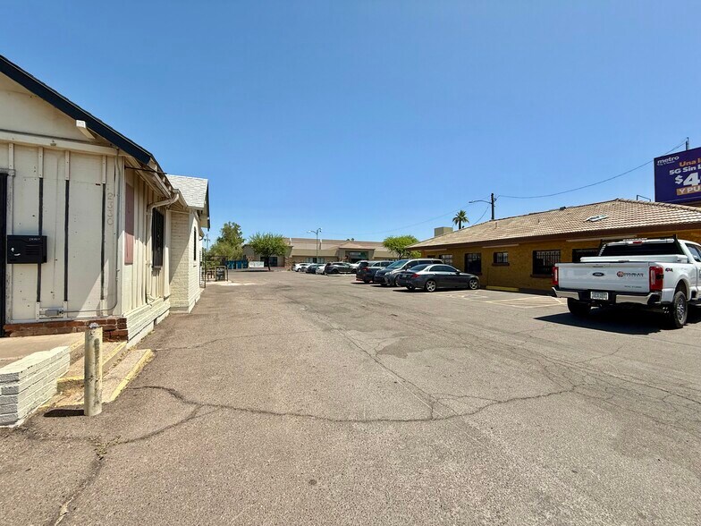 More Photos Of 2330 E McDowell Rd, Phoenix Storefront Retail Office For Lease