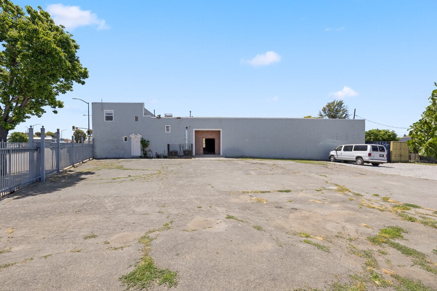 More Photos Of 13041 San Pablo Ave, San Pablo Freestanding For Lease