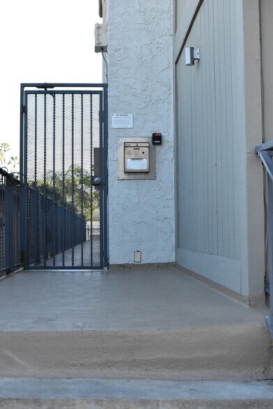 More Photos Of 2009 4th St, Santa Monica Apartments For Sale