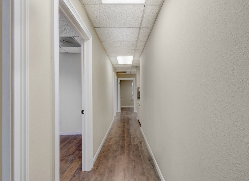 More Photos Of 13740 N Highway 183, Austin Office For Sale