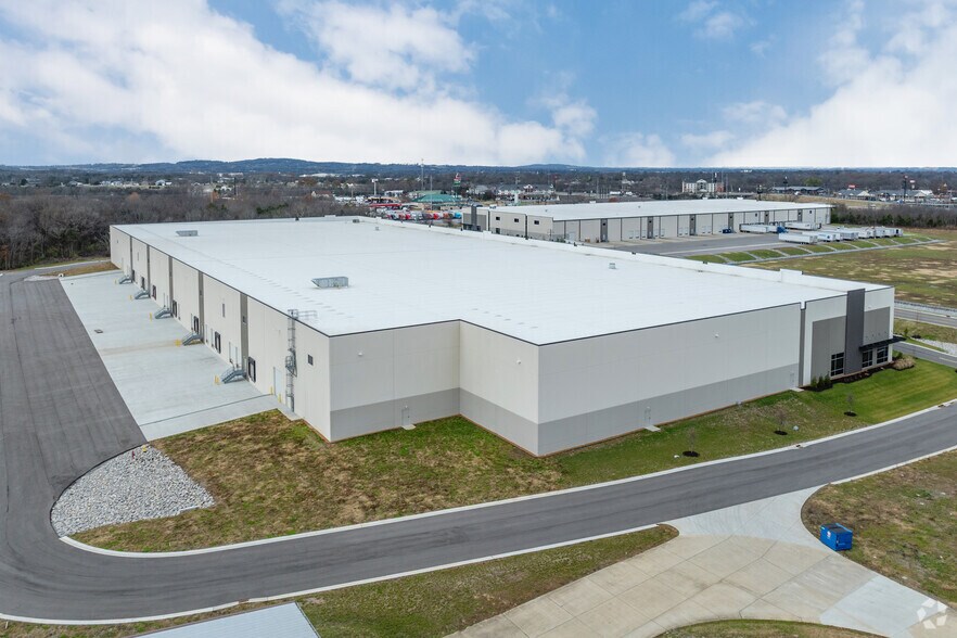 More Photos Of 200 Alligood Way, Lebanon Distribution For Lease
