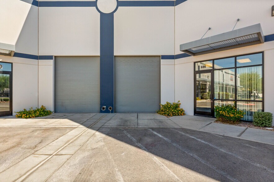 More Photos Of 4570 W Post Rd, Las Vegas Showroom For Lease