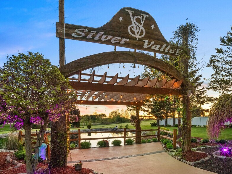 More Photos Of 1222 S Alverno Rd, Manitowoc Restaurant For Sale