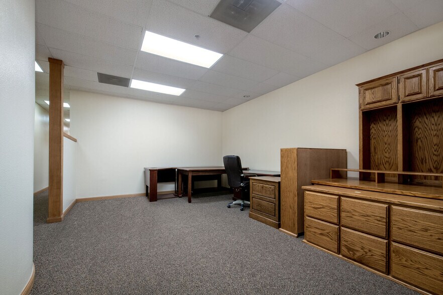 More Photos Of 350 Crown Point Cir, Grass Valley Office For Lease