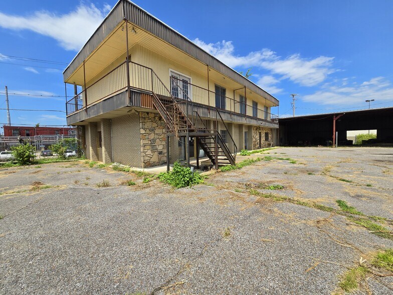 More Photos Of 2240 Deadrick Ave, Memphis Office For Sale