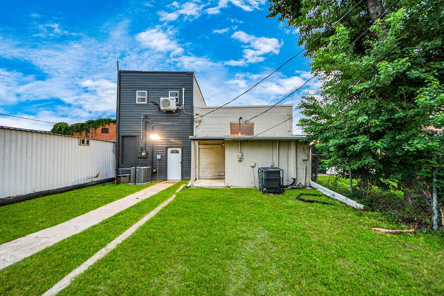 More Photos Of 4123 Highway 90, Brookshire Office For Sale