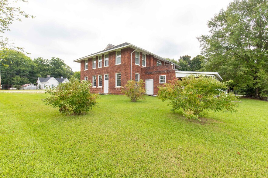 Primary Photo Of 119 College St, Chester Office Residential For Lease