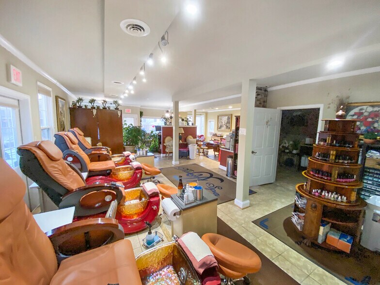 More Photos Of 108 Church St NE, Vienna Freestanding For Sale