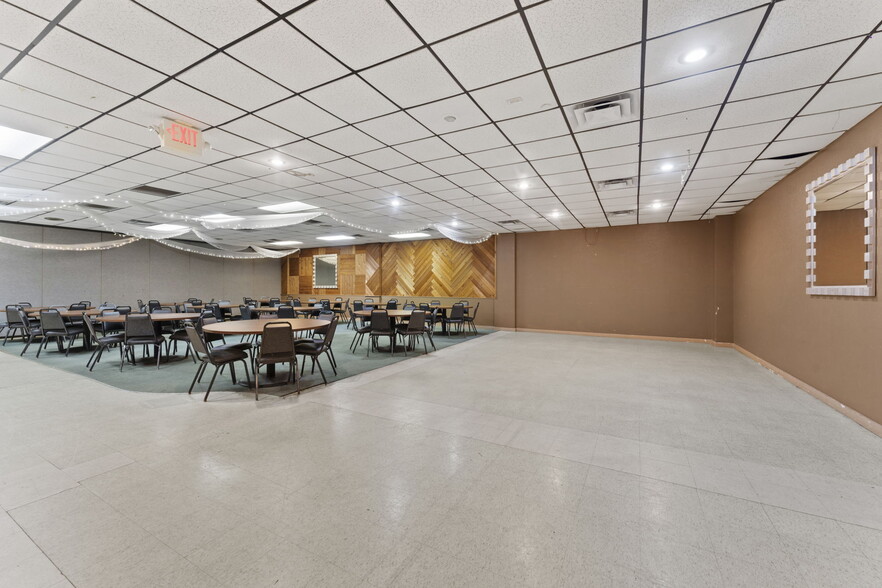 More Photos Of 118 Railroad Ave NE, Mora General Retail For Sale