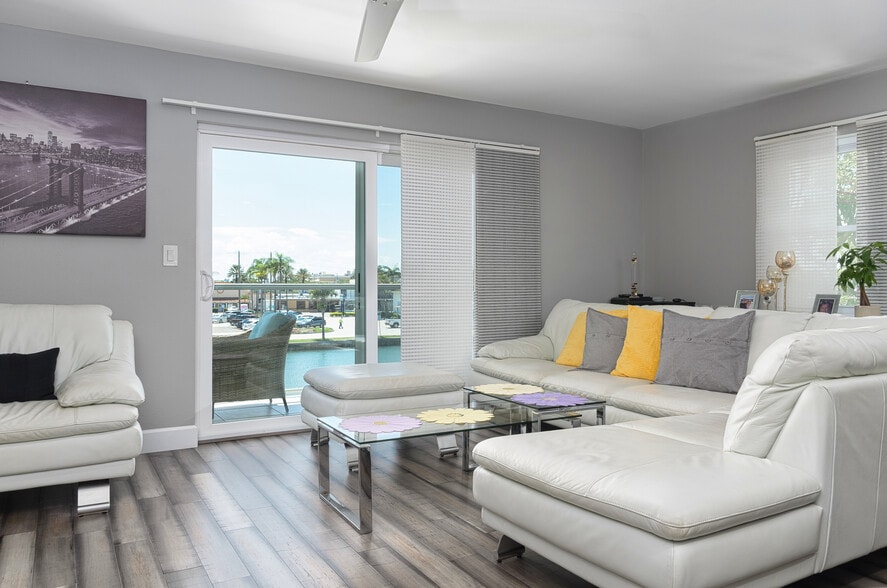 More Photos Of 125 110th Ave, Treasure Island Apartments For Sale