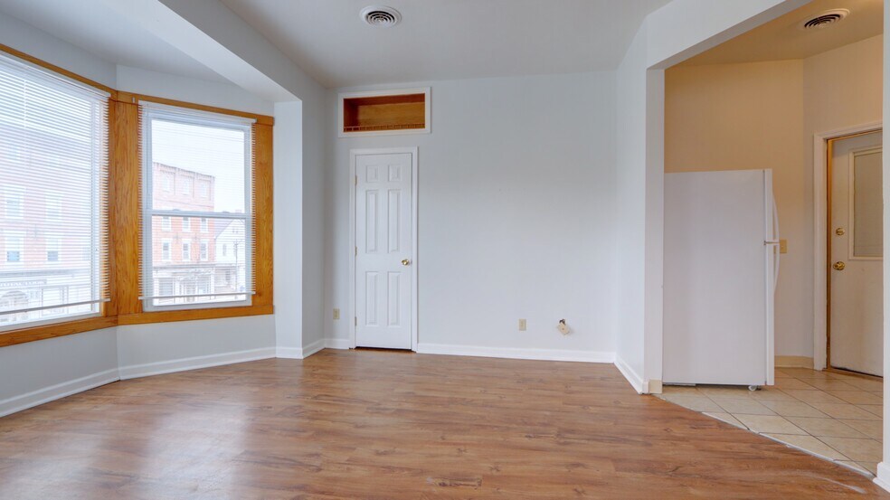 More Photos Of 14 E Main St, Waterloo Town Bar For Sale